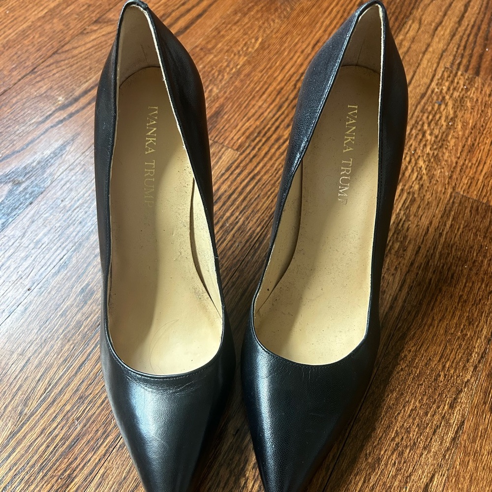 Ivanka Trump Black Pointed-Toe Leather Pumps